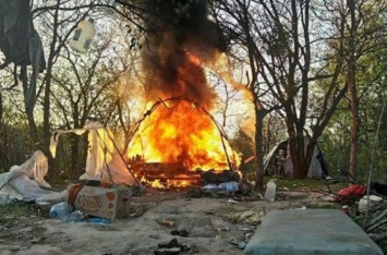 Под Львовом сожгли лагерь ромов: открыто производство