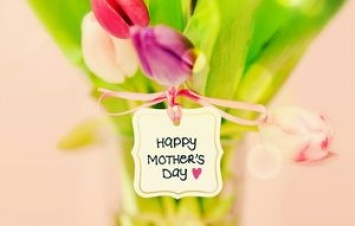 Самые трогательные поздравления с Днем матери для мамы, бабушки и жены