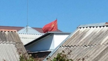 В Бердянске вывесили флаг СССР