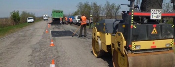 Запорожские дорожники отчитываются о ремонте ям: на трассах работали 18 бригад, - ФОТО