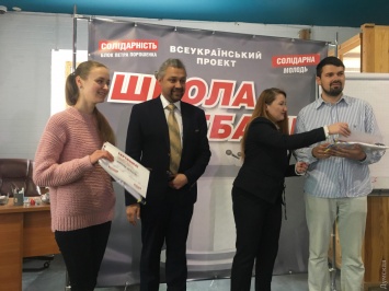 В Одессе завершился второй этап работы Школы дебатов: участникам вручили сертификаты (политика)