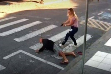 Бразильянка застрелила грабителя, напавшего на людей у школы (видео)