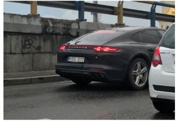 В Киеве замечен новый Porsche Panamera на литовских номерах