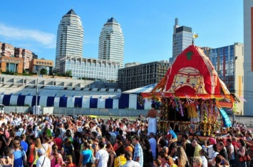 Шествие фестиваля индийской культуры перекроет движение на днепровской набережной