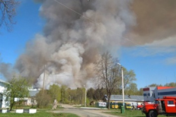 В России пожар на военном полигоне: взрываются боеприпасы, людей эвакуируют из опасной зоны