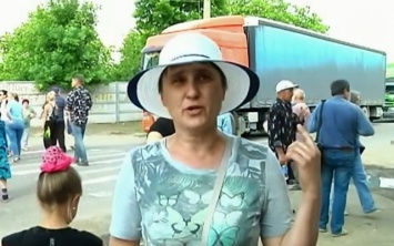 На Днепропетровщине из-за увольнения врачей перекрыли проезд