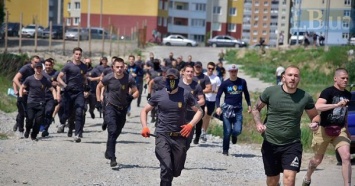 Бойня за озера: в Киеве около 100 человек устроили драку на незаконной стройке