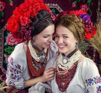 День вышиванки: топ-10 мировых знаменитостей появившихся на публике в украинской национальной одежде