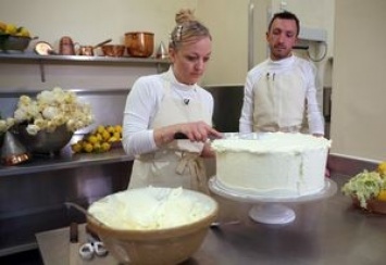 В сети появились первые фото свадебного торта принца Гарри и Меган Маркл