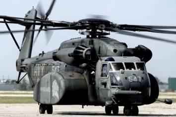 В США тяжелый военный вертолет случайно сбросил на школу ящики с патронами