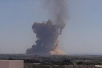 В Сирии в районе военного аэродрома Хама взлетел на воздух склад боеприпасов