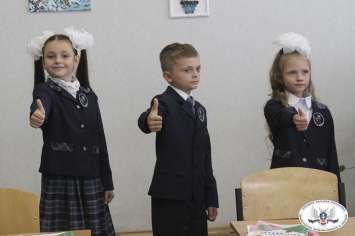 В "ДНР" похвастались школьной формой "за деньги родителей"