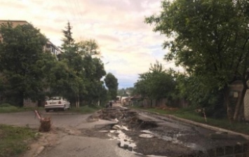 В Чугуеве ливень уничтожил дорогу