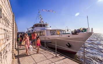 С 1 июня отдыхающие в Скадовске смогут поехать на остров Джарылгач