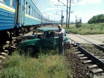 На Николаевщине пьяного пенсионера едва не сбил поезд