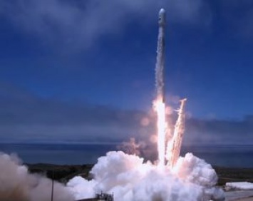 В Калифорнии успешно стартовала Falcon 9 с семью спутниками. Видео