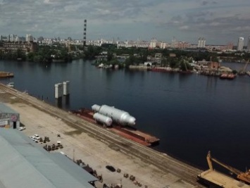 В Киевский речной порт зашли баржи из Беларуси (фото)