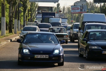 ДТП в Лузановке спровоцировало огромную пробку на поселок Котовского в час пик. Фото