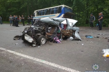 Смертельное ДТП на Закарпатье: столкнулись автобус и легковушка
