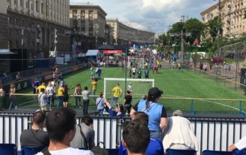 В Киеве открыли фан-зону финала ЛЧ