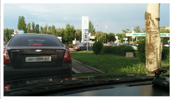 Жители Донецка жалуются в социальных сетях на очереди за бензином и высокие цены