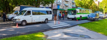 На Гагарина троллейбус влетел в маршрутку: пострадали 4 человека