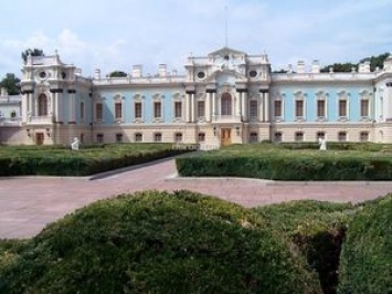 В Киеве усилили охрану Мариинского дворца в связи с заседанием инвестиционного совета