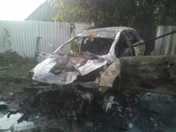 На Николаевщине Ford влетел в забор и загорелся: четырех пострадавших вытащили из машины очевидцы