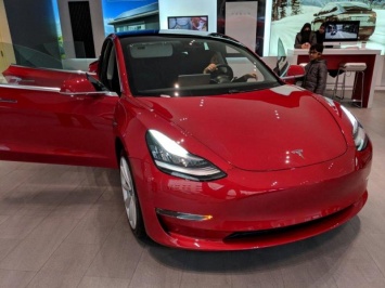 Tesla анонсировала полноприводную Model 3