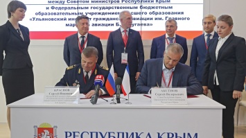 Аксенов в рамках ПМЭФ подписал документ о сотрудничестве с Ульяновским институтом гражданской авиации