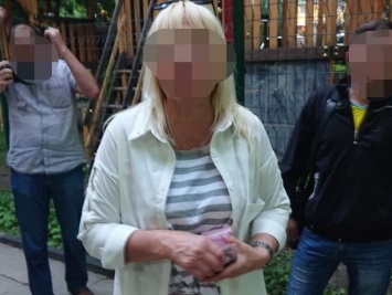 Во Львове СБУ задержала сотрудницу Центра услуг участникам боевых действий, вымогавшую деньги с бойца АТО