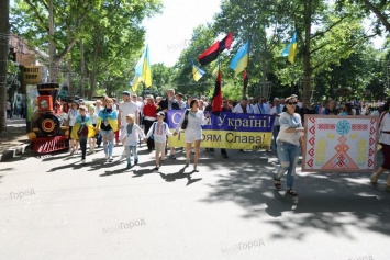 Николаевцы прошлись улицами города Маршем вышиванок