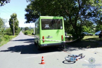В Краматорске под колесами маршрутного такси погиб школьник
