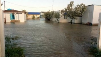 Половина баз в Кирилловке из-за шторма подтоплены