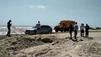Шторм разрушил популярные пляжи на Азовском море
