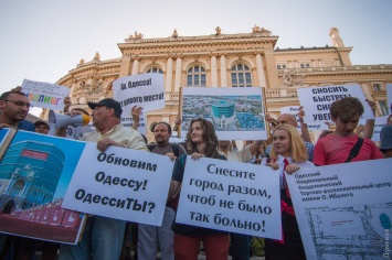 Одесситы требовали снести Оперный театр: "Нам нужно больше торговых центров"