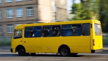 В киевской маршрутке на ходу отвалилось колесо (видео)