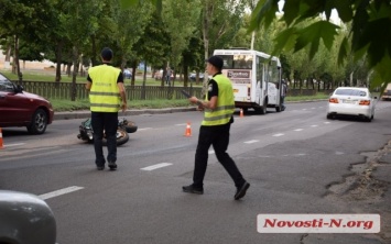 На Центральном проспекте мотоцикл столкнулся с маршрутным такси, есть пострадавшие