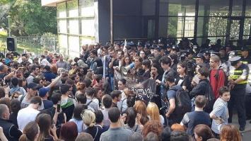 Протесты в Грузии: главный прокурор подал в отставку из-за убийства подростков