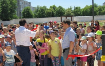 В День защиты детей в Каховке открыли площадку с уличными тренажерами