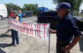 Активисты перекрыли трассу Одесса-Рени с требованием отремонтировать дорогу
