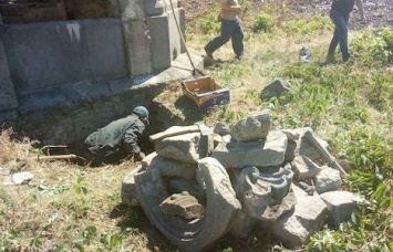 На старогородском кладбище Славянска ведутся работы. Шокирующие находки