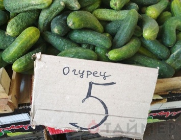 Цены в Одессе: клубника - по 35 гривен, персики - по 60