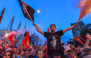 В Македонии тысячи людей вышли на протест против изменения названия страны