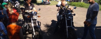 Байкеры Каменского прокатили на мотоциклах детей-сирот