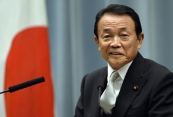 В Японии министр финансов отказался от годовой зарплаты из-за скандала с подделкой документов