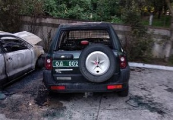 В Ровно ночью неизвестные сожгли машину волонтера
