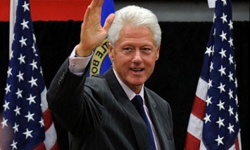 Билл Клинтон выпустил приключенческий роман о кибератаке на США, по которому снимут сериал