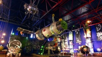 Робот-экскурсовод из Житомирского музея космонавтики учит украинский