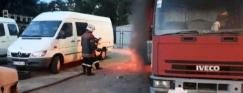 В Кременчуге на автостоянке загорелся грузовик (ФОТО)